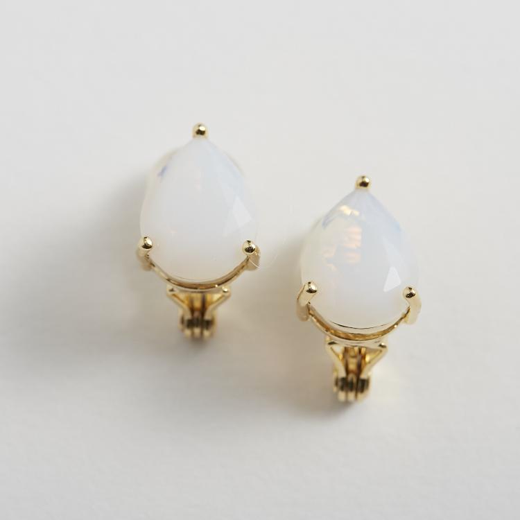Ouca/しずく型クリスタルガラスイヤリング ホワイトオパール