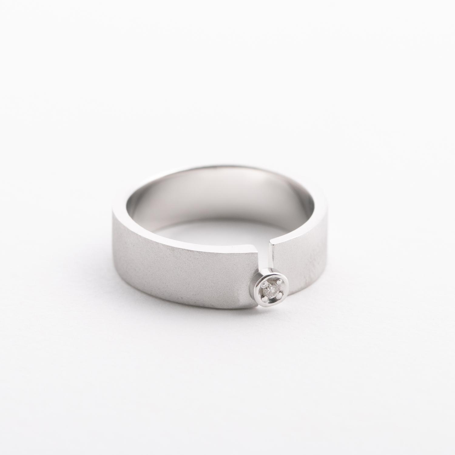 LISRIQUE/point pinky ring  silver