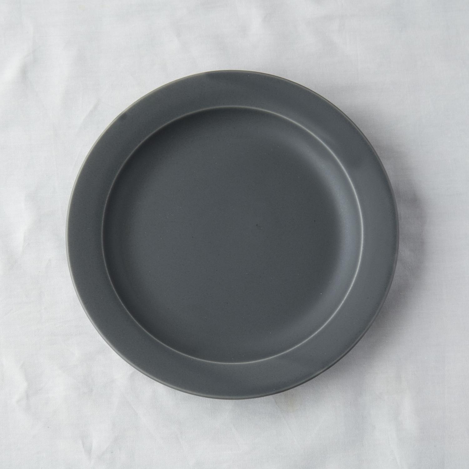 丸皿 20cm うつわ 食器 食洗機対応 おしゃれ ワン プレート 皿 美濃焼 和食器 お皿 可愛い 北欧 取り皿 電子レンジ対応／ SAKUZAN/Saraプレート M ダークグレー