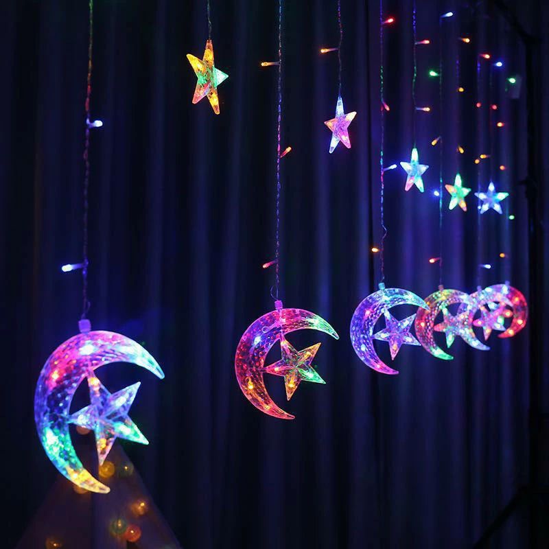 関連キーワード：LEDイルミネーションライト 、 クリスマスライト 、クリスマス 飾り 、 防水 、 屋外対応 、 8つ点灯パターン 、 パーティ 、 イベント、庭飾りライト【商品仕様】 電球数：12 電球部全長： 約3.5m 消費電力：6W 電源電圧：AC110V 小さい星電球長さ：10cm 月電球長さ：15cm 電源種類：コンセント式/USB/電池式 リモコンあり 発光色：シャンパンゴールド、マルチカラー コントローラーで8種類の発光パターンが楽しめます。 ご注意： ※本製品は生活防水ですが、長時間浸水をお避けください。コントローラーとプラグ部に関しては水に濡れないようにご注意下さい。 ※製品デザイン、仕様は改良等により、予告無しに変更する場合があります。