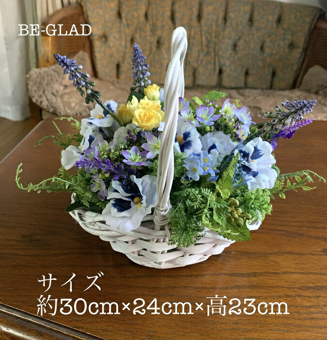 送料無料　春の小花いっぱいの白いバスケット　パンジー　バラ　ムスカリ　ワスレナグサ　アリウム　ミ..