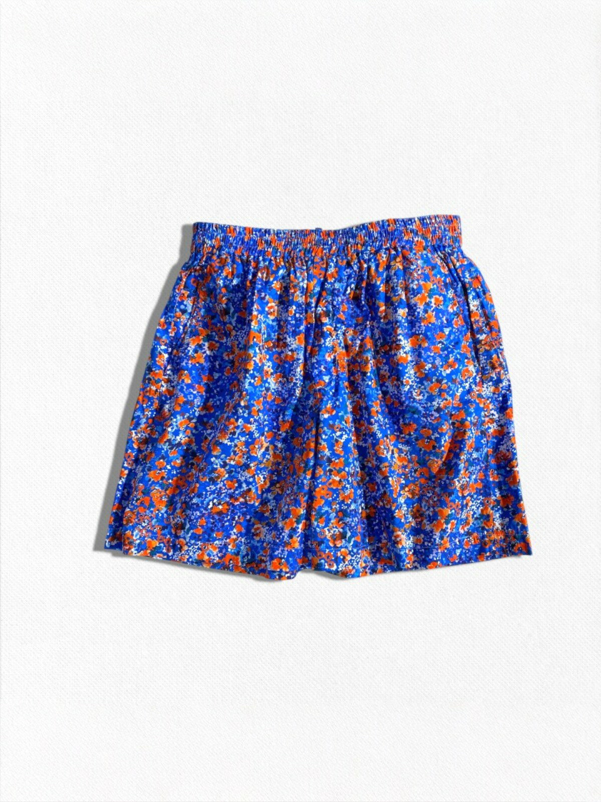 【定価80,300円(税込)】DSQUARED2 ディースクエアード 遊びココロ溢れた鮮やかなカラーリングで夏気分を盛り上げる！ブランドロゴプレート付きフラワー柄ショーツ ハーフパンツ ショート 短パン リラックス ブルー S71MU0720S76666 イタリア製 メンズ la1