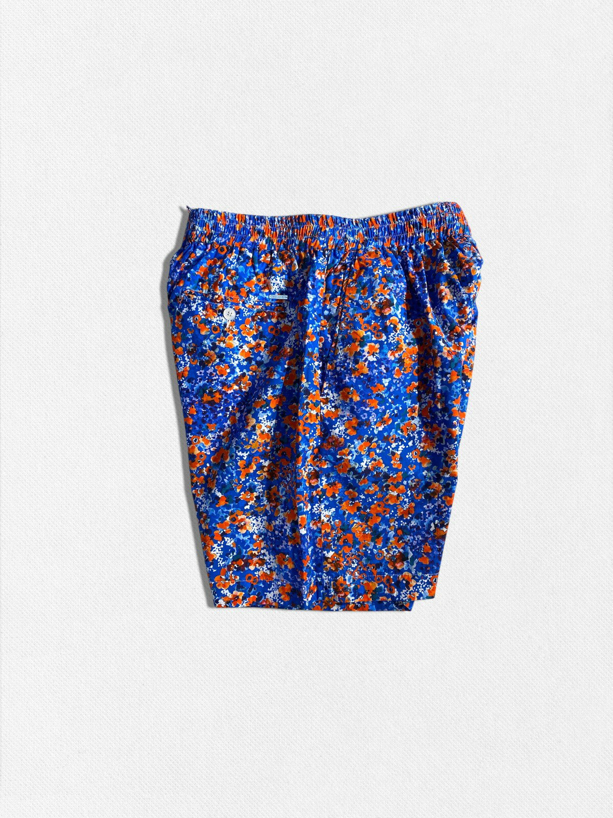 【定価80,300円(税込)】DSQUARED2 ディースクエアード 遊びココロ溢れた鮮やかなカラーリングで夏気分を盛り上げる！ブランドロゴプレート付きフラワー柄ショーツ ハーフパンツ ショート 短パン リラックス ブルー S71MU0720S76666 イタリア製 メンズ la1