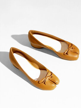 【定価107,800円(税込)】Maison Margiela メゾン マルジェラ 着こなしをクラスアップさせてくれる1足!発売以来人気を誇るTabiシリーズのレザーバレリーナパンプス 3cmヒール 靴 シューズ ベージュ タビ 足袋 S58WZ0044 35 36 37 38 39 40 41 レディース