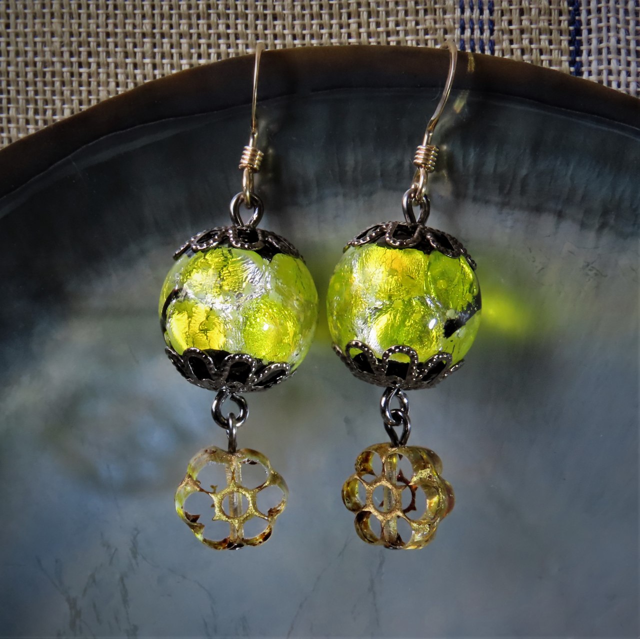 楽天大阪とんぼ玉 STUDIO技ホタルガラスと花のピアス14KGF ほたる玉 蓄光 とんぼ玉 黄色 イエロー