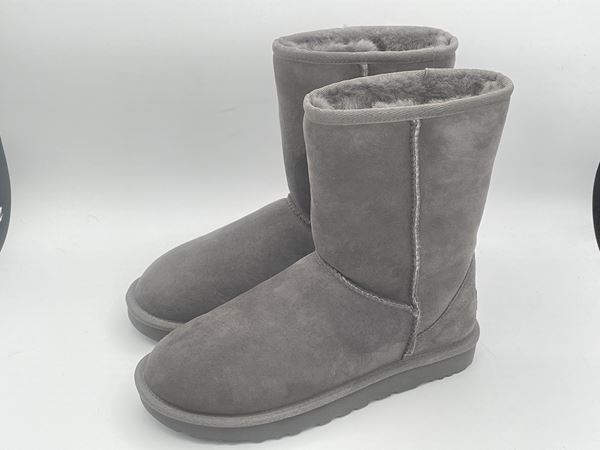 訳あり品 アグ クラシック ショート 2 24.0cm US7.0 グレー 5825 1016223 女性用 UGG AUSTRALIA W CLASSIC SHORT II (ug1356)