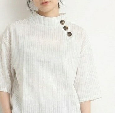 ＜夏物処分 セール＞半額！990円→495円　先染めストライプ ボタン使い ハイネック ブラウス （M〜LL）オフホワイト【春夏】綿混素材 シャツ style-cafe-10070087 Style Cafe サンプル画像3