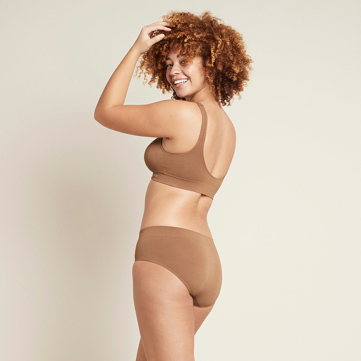 【セール 15％OFF】【上下セット】BOODY ブーディ ベーシック シェイパーパッドブラ×ミディブリーフ レディース パッド付ブラ ブラジャー ショーツ インナー 女性 下着 シームレス オーガニック 竹 竹布 敏感肌 竹繊維 インナー 通気性 吸湿性 抗菌 サスティナブル 送料無料 style-depot-10007889 スタイルデポ サンプル画像3
