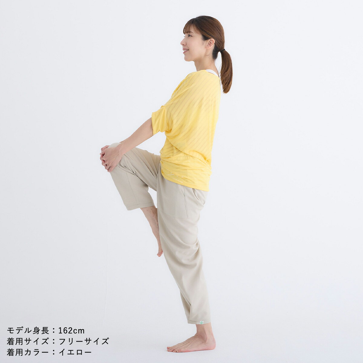 【セール 30％OFF】tejas テジャス ヨガウェア トップス マルゥチュニック TL261154 2026SS 春 夏 半袖 5分袖 透け感 チュニック 体型カバー スポーツウェア レディース シンプル おしゃれ かわいい アシンメトリー ヨガ ピラティス ダンス ロゴ入り 日本製 送料無料 style-depot-10006318 スタイルデポ サンプル画像3