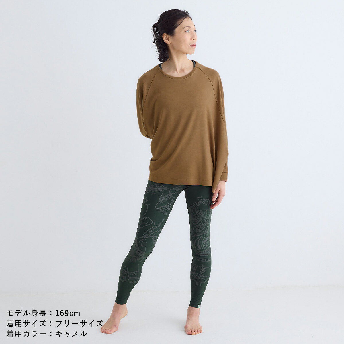 【セール 30％OFF】tejas テジャス ヨガウェア トップス ラリタチュニック TL252185 2025AW 秋 冬 長袖 スポーツウェア レディース シンプル おしゃれ かわいい ラグランスリーブ ヨガ ピラティス 体型カバー ロゴ入り レッスンウェア フィットネス ストレッチ 送料無料 style-depot-10008114 スタイルデポ サンプル画像3