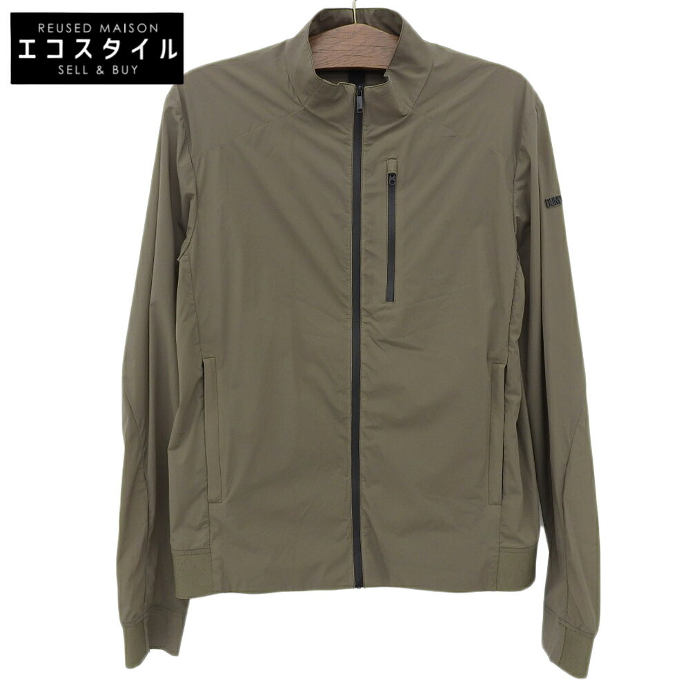 【eco】 【cacfbbcc】DUNO / デュノ 美品 ECHO ナイロン ジップアップ ジャケット アウター メンズ カーキ 50 HM110E20 ジャケット 商品詳細 商品番号6889900000013117 ブランドデュノ タイプ美品 ECHO ナイロン ジップアップ ジャケット アウター メンズ カーキ 50 HM110E20 カラーカーキ サイズ 表記サイズ：50肩幅：46cm着丈：66.5cm身幅：54cm袖丈：70 (若干の誤差はご了承下さい。) 付属品紙タグ コンディション コンディションA 外側ランクA内側ランクA 綺麗な状態のお品物でございます。所々に小さなヨゴレ、前身頃下部に薄いシミ、ポケットや袖口に軽いスレ、袖のロゴに小キズがあります。首周りに軽いスレ、後身頃下部に小さなシミがあります。 ≫ 状態ランクについての詳細はこちら 関連商品 #ジャケット#カーキ#メンズ#コンディションA デュノの他のアイテムを見る