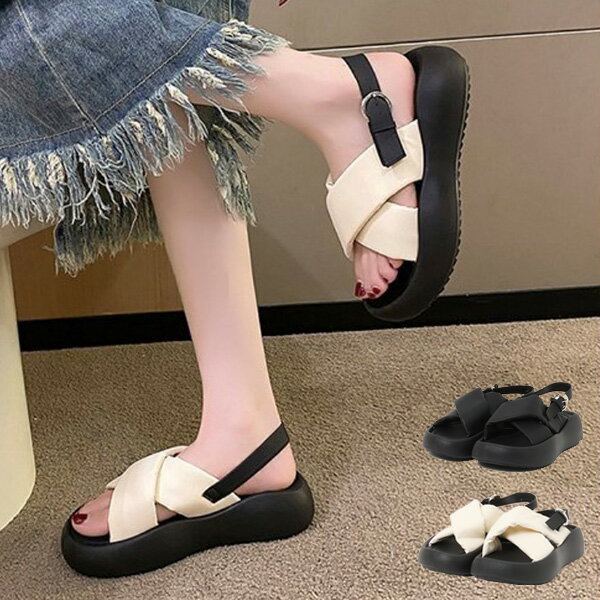 レザー調ベージュ厚底サンダル