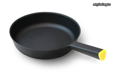 Rakuten - 【送料無料】オリジナル 炒めやすく煮込みやすい鋳物フライパン 24cm 日本製 IH対応