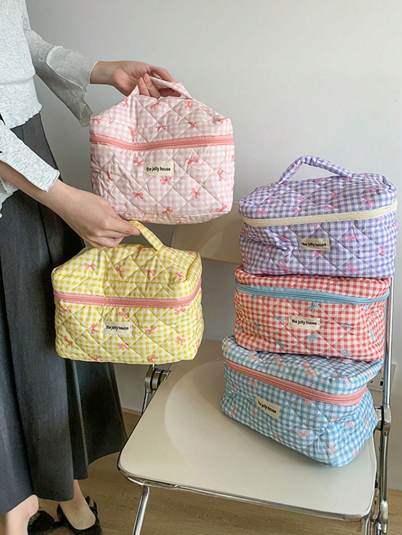 Garments Storage Implements - チェック柄リボン メイクアップバッグ、ソフトファブリック ジッパーボックス、かわいらしいスタイルの収納バッグ、持ち運び可能な家庭旅行用化粧品収納バッグ、化粧品収納バッグ、ミニバッグ 旅行用小型メイクボックスアクセサリー、化粧品ラックブラシバッグ、化粧品コンテ
