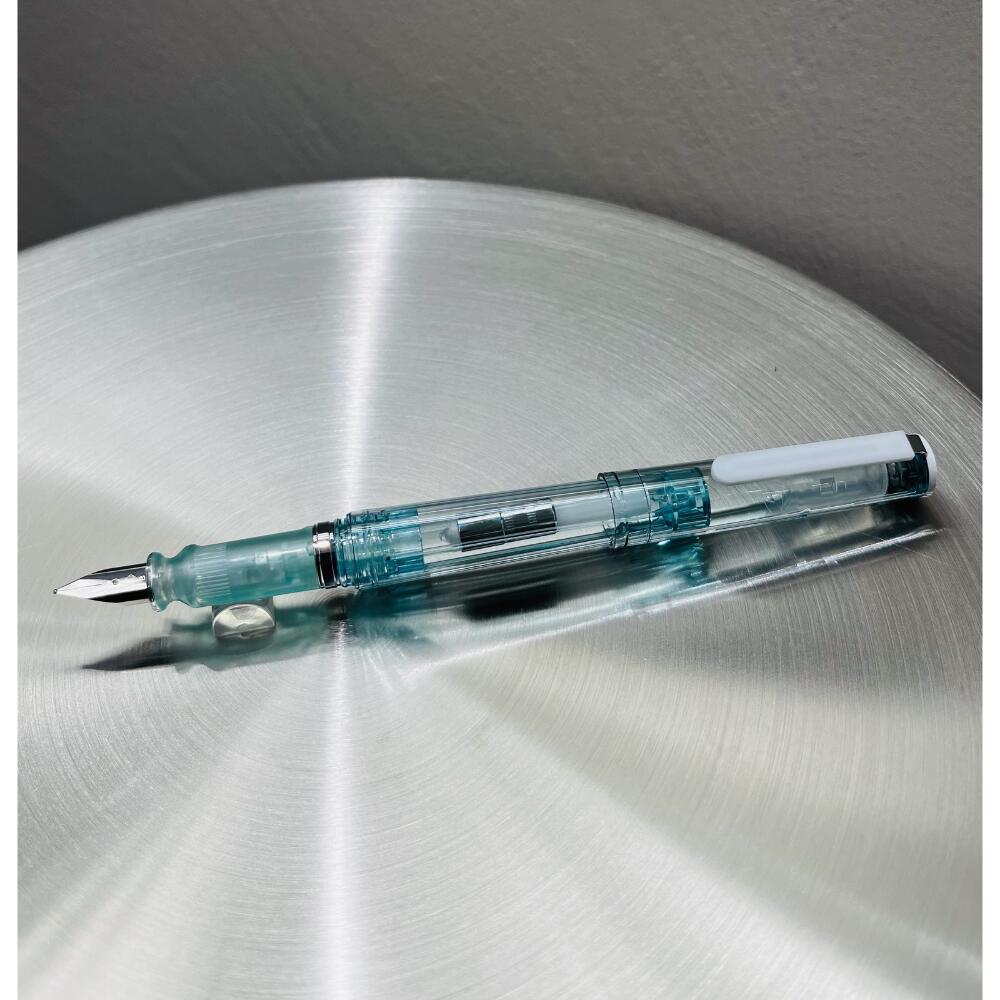 Foto de TUZU Adjust Fountain Pen Glassy