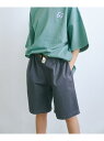 UNITED ARROWS green label relaxing（ユナイテッドアローズ グリーンレーベルリラクシング）【別注】＜GRAMICCI＞カラーショートパンツ 140-160cm■greenlabelrelaxing別注アイテム■人気ブランド＜GRAMICCI＞の別注ショートパンツが登場■デザイン毎シーズン人気の＜GRAMICCI＞の別注ショートパンツ。今回は程よくルーズなワイドシルエットに変更し、春夏のコーディネートに映える鮮度のあるカラーを別注しました。股下部分のガゼットクロッチで180度自然な開脚が可能。アクティブな動きを妨げにくくなっています。フェイクのウェビングベルトがアクセントに。■素材オーガニックコットン使用のツイル生地。■コーディネートTシャツと合わせたラフなスタイルから、シャツやブルゾンを羽織ったレイヤードスタイルにも。・トドラーサイズのご用意もございます。（対象品番：38195990058）#春服、#春物、#24SS、#ショーツ、#短パン、#ハーフパンツ============================裏地：なし透け感：なし伸縮：なし光沢感：なし============================■メーカー品番：GKP4-S2092-J＜GRAMICCI（グラミチ）＞アメリカ・カリフォルニア州中部に位置するヨセミテ国立公園。ロッククライマーの聖地である、このヨセミテで生まれたのが、「GRAMICCI（グラミチ）」。1970年代、アメリカで“ストーンマスター”と呼ばれ、ヨセミテロッククライミングをリードしてきた一人のロッククライマー、マイク・グラハム氏が、当時のクライミングウェアにはなかった、180度自然な開脚を可能にした「ガゼットクロッチ」や片手で調整できる「ウェビングベルト」など画期的なディテールを開発。1982年、これら独自の手法と機能を盛り込んだ「GRAMICCI」のクライミングパンツはカリフォルニアの小さなガレージでその産声を上げ、今日では山関連に限らず、タウンウエアとしてもファンを増やし続けている。【注意事項】※画像の商品はサンプルです。※商品を使用前に、タグ等に記載されている「取り扱い上の注意書き」、「洗濯表示」を必ずご確認ください。※商品画像は、光の当たり具合やパソコンなどの閲覧環境により、実際の色味と異なって見える場合がございます。あらかじめご了承ください。※商品の色味の目安は、商品単体の画像をご参照ください。店舗へお問い合わせの際は、全国のgreenlabelrelaxing各店舗まで下記の品名/品番をお申し付けください。品名：TJEXGRAMICCISPT品番：38695990058身長136型番：38695990058-79-40 KF8469【採寸】140cm：ウエスト54-94（ゴム） 股上23 股下19.5 すそ周り54 ヒップ97150cm：ウエスト56-100（ゴム） 股上24 股下20.5 すそ周り56 ヒップ103商品のサイズについて【商品詳細】中国製素材：コットン98％ ポリウレタン2％サイズ：140cm、150cm※画面上と実物では多少色具合が異なって見える場合もございます。ご了承ください。商品のカラーについて 【予約商品について】 ※「先行予約販売中」「予約販売中」をご注文の際は予約商品についてをご確認ください。 ■重要なお知らせ※ 2点以上ご購入の場合、全ての商品が揃い次第一括でのお届けとなります。お届け予定日の異なる商品をお買い上げの場合はご注意下さい。お急ぎの商品がございましたら分けてご購入いただきますようお願い致します。発送について ※ 買い物カートに入れるだけでは在庫確保されませんのでお早めに購入手続きをしてください。当店では在庫を複数サイトで共有しているため、同時にご注文があった場合、売切れとなってしまう事がございます。お手数ですが、ご注文後に当店からお送りする「ご注文内容の確認メール」をご確認ください。ご注文の確定について ※ Rakuten Fashionの商品ページに記載しているメーカー希望小売価格は、楽天市場「商品価格ナビ」に登録されている価格に準じています。 商品の価格についてUNITED ARROWS green label relaxingUNITED ARROWS green label relaxingのその他のパンツパンツご注文・お届けについて発送ガイドラッピンググッズ3,980円以上送料無料ご利用ガイド