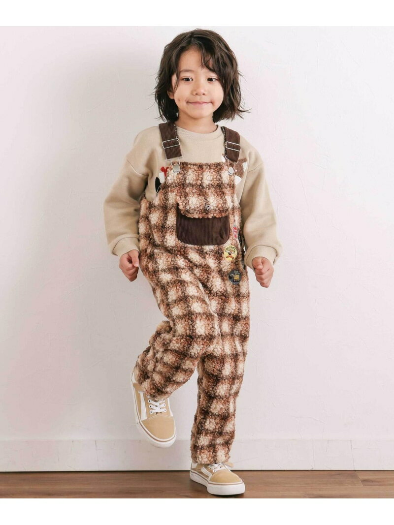 【予約商品について】 ※「先行予約販売中」「予約販売中」をご注文の際は予約商品についてをご確認ください。■重要なお知らせ※ 当店では、ギフト配送サービス及びラッピングサービスを行っておりません。ラッピング・ギフト配送について同時に複数の商品を注文された場合メーカー希望小売価格について置き配についてご利用ガイドBEBE ONLINE STORE（ベベ オンライン ストア）フロントポケットもこもこボアサロペット(80~110cm)-25AW-もこもこボア素材を使用した、男の子用サロペット。■デザインカラーごとに異なるボアだからどっちにしようか悩んでしまう2色展開。グリーンはモチーフや刺しゅうが映える無地、ベージュ系はチェックで個性をプラス。フロントにはフラップポケットをあしらい、左側にはワッペン風の刺しゅうを施して遊び心を添えました。バックのおしり部分にはお星さまのパッチをあしらい、後ろ姿もかわいらしく仕上げています。秋冬のデイリーコーデやお出かけ、通園にもぴったり。ボアのあたたかさと星パッチや刺しゅうのディテールが、元気いっぱいの男の子コーデを楽しく彩るおすすめの一着です。■素材/機能もこもこボアを使用して、季節感をプラス。裏地はやわらかな天竺素材で着心地も快適。肩紐はコーデュロイ素材で調整可能な仕様になっているから長く着られるのがうれしい◎※フロントポケットあり。※柄の出方は生地の裁断により一点一点異なります。25秋冬アイテム【2025年11月のテーマ/Candle&Hug】やさしく灯るキャンドルの光のように、ふんわりとしたぬくもりで包み込む。落ち着いたカラーとやわらかな素材感で、心も体もほっとするあたたかさをお届けします。寒い季節のおでかけも、おうち時間も、ぎゅっとやさしい気持ちになれるスタイルです。【2025AUTUMN/WINTERPlaid&Play-秋色チェックと遊ぶ-】伝統的なチェックにビビットなカラーや子どもらしいモチーフをミックス。動きやすく着心地のいい素材とシルエットで秋の落ち葉の中や秋風吹く中でも思いっきり遊んで冒険しよう。【SLAPSLIP(スラップ　スリップ)】ー子どもの欲しいをカタチにーヨーロッパのこどものように子どもらしい今しか着れないナチュラルなかわいさを提案どこか上品で清楚感漂うフレンチカジュアルはいつものコーディネートをさりげなく格上げ型番：1817-79014-32-01 QS6607【採寸】80cm:身幅30.5 着丈(胸上端ー裾口)55.5 裾幅12 わたり幅1190cm:身幅31 着丈(胸上端ー裾口)59.5 裾幅12.5 わたり幅11.5100cm:身幅32 着丈(胸上端ー裾口)67.5 裾幅13.5 わたり幅11.5110cm:身幅33 着丈(胸上端ー裾口)76 裾幅14 わたり幅12商品のサイズについて【商品詳細】中国素材：（表）ポリエステル100% 部分使い：ポリエステル100% （裏）ポリエステル80% 綿20% 部分使い：ポリエステル95% ポリウレタン5%サイズ：80cm、90cm、100cm、110cm洗濯機※画面上と実物では多少色具合が異なって見える場合もございます。ご了承ください。商品のカラーについて