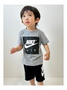 ROOKIE USA（ルーキーユーエスエー）トドラー(90-100cm) セット商品 NIKE(ナイキ) NKB NIKE AIR SQUARE SS SHRTSET大きめプリントのTシャツとショートパンツの2点セット。ウエストはゴム仕様。[NIKE]型番：76D087-02-128 KS9700【採寸】サイズ2T(90cm)3T(95cm)4T(100cm)商品のサイズについて【商品詳細】サイズ：2T(90cm)、3T(95cm)、4T(100cm)※画面上と実物では多少色具合が異なって見える場合もございます。ご了承ください。商品のカラーについて 【予約商品について】 ※「先行予約販売中」「予約販売中」をご注文の際は予約商品についてをご確認ください。 ■重要なお知らせ※ 2点以上ご購入の場合、全ての商品が揃い次第一括でのお届けとなります。お届け予定日の異なる商品をお買い上げの場合はご注意下さい。お急ぎの商品がございましたら分けてご購入いただきますようお願い致します。発送について ※ 買い物カートに入れるだけでは在庫確保されませんのでお早めに購入手続きをしてください。当店では在庫を複数サイトで共有しているため、同時にご注文があった場合、売切れとなってしまう事がございます。お手数ですが、ご注文後に当店からお送りする「ご注文内容の確認メール」をご確認ください。ご注文の確定について ※ Rakuten Fashionの商品ページに記載しているメーカー希望小売価格は、楽天市場「商品価格ナビ」に登録されている価格に準じています。 商品の価格についてROOKIE USAROOKIE USAのその他のトップストップスご注文・お届けについて発送ガイドラッピンググッズ3,980円以上送料無料ご利用ガイド