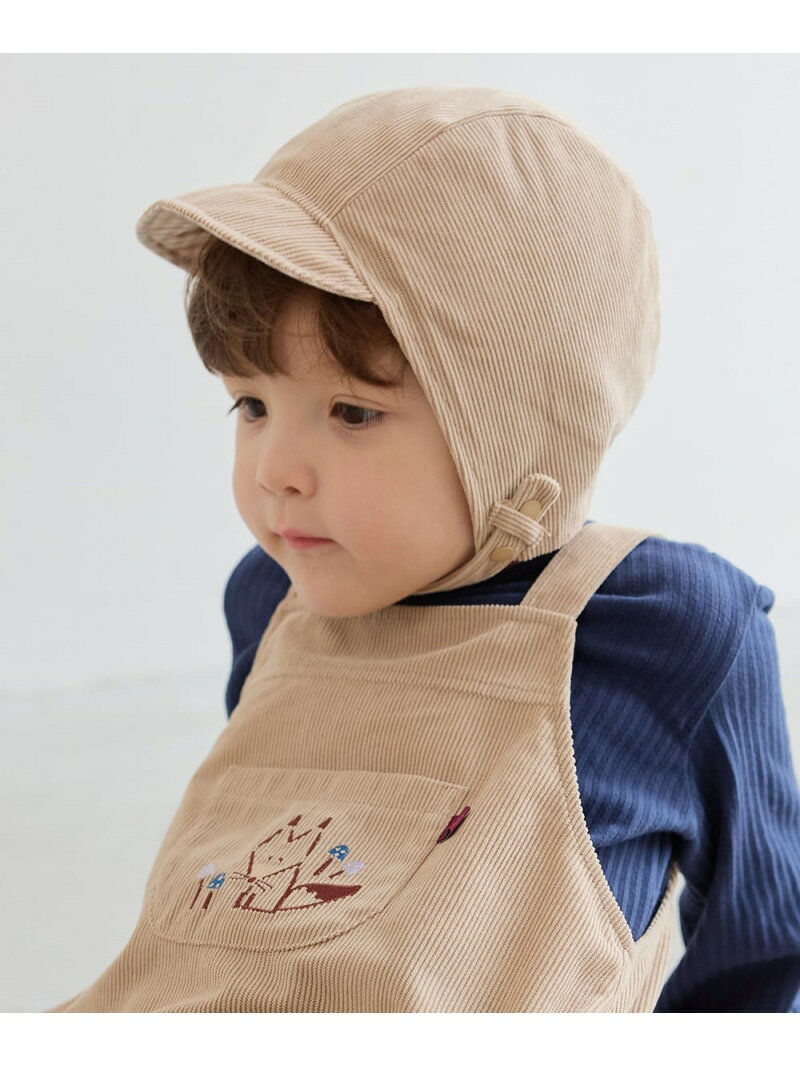 【予約商品について】 ※「先行予約販売中」「予約販売中」をご注文の際は予約商品についてをご確認ください。■重要なお知らせ※ 当店では、ギフト配送サービス及びラッピングサービスを行っておりません。ラッピング・ギフト配送について同時に複数の商品を注文された場合メーカー希望小売価格についてご利用ガイドmoimoln（モイモルン）キノコラベルコーデュロイキャップ落ち着いたトーンのベージュのコーデュロイとチェック柄の裏地でボンネット型のつば付きキャップ。後ろに施したかわいいキノコのラベルがポイントになってくれています。スナップボタン付きの紐でサイズ調整が可能、落下防止にて対応しています。セットアップ(M253STB06P)とのコーディネートがおすすめです。厚さ：普通伸縮性：無しフィット：普通透け感：無し型番：M253CAI01P-BE-046 QB5988【採寸】商品のサイズについて【商品詳細】中国素材：表地:ポリエステル100％裏地:綿100％サイズ：046、048、050、052手洗い(水に長時間つけ置かないでください)※画面上と実物では多少色具合が異なって見える場合もございます。ご了承ください。商品のカラーについてこの商品はセール商品のため返品・交換対象外です詳細はこちら &gt;&gt;