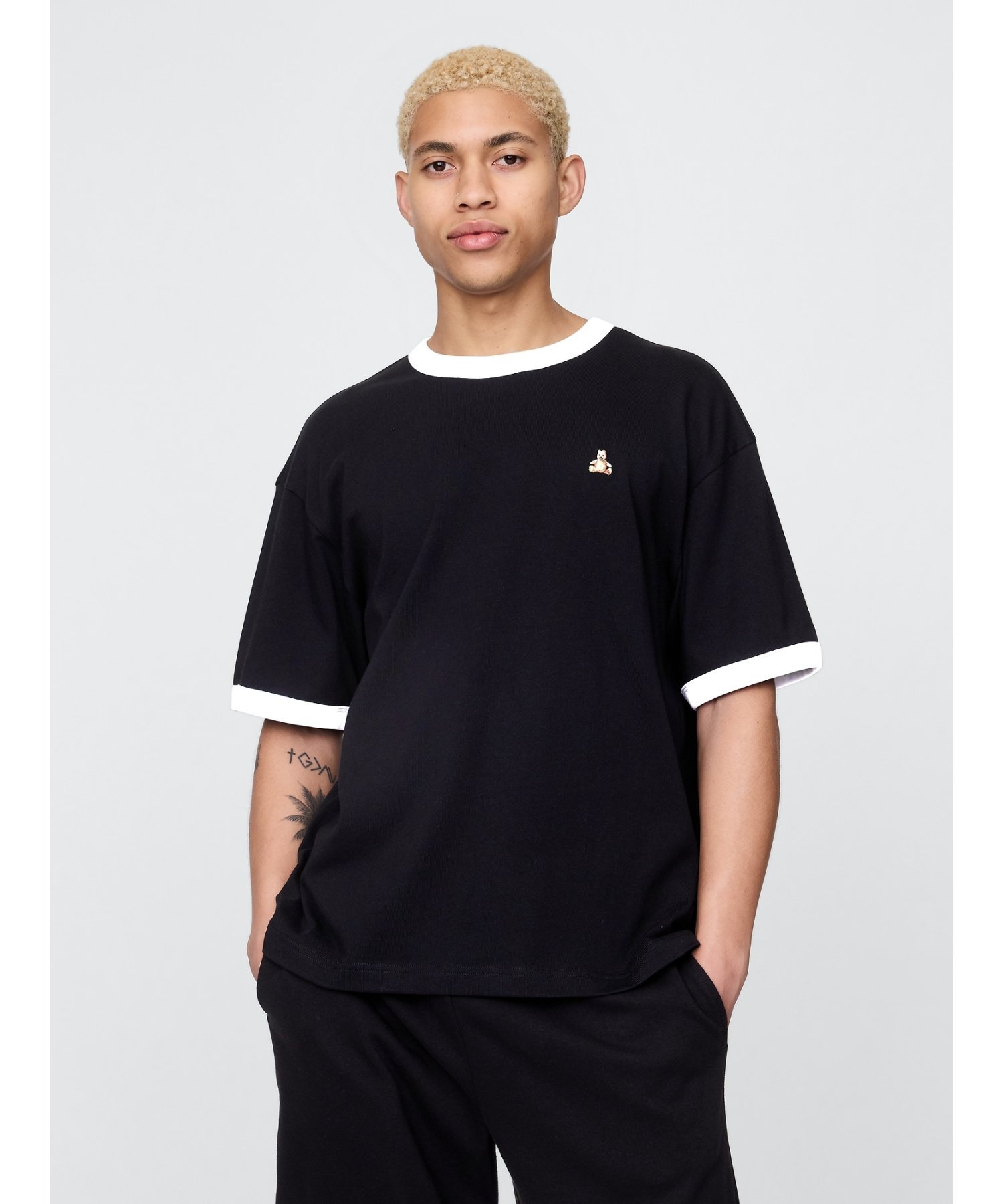 【SALE／40%OFF】GAP (U)ブラナンベア リンガーTシャツ ギャップ トップス カットソー・Tシャツ ホワイト ブラックのサムネイル