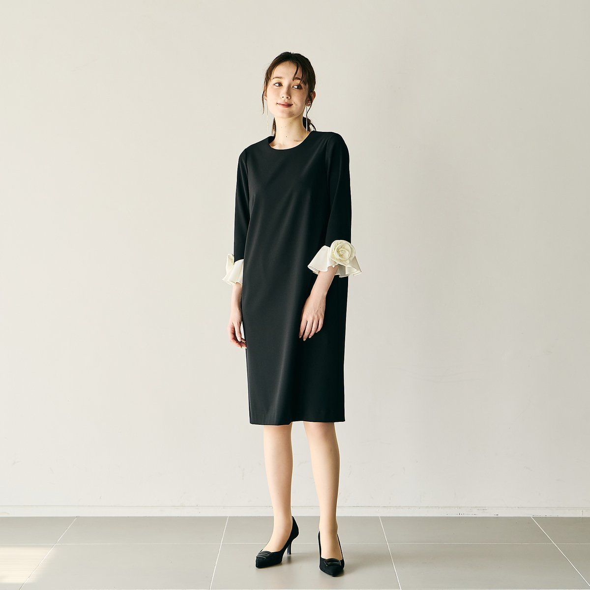 Audie a Muses フラワーモチーフ付スリーブワンピース ローズティアラ ワンピース・ドレス その他のワンピース・ドレス ブラック【送料無料】