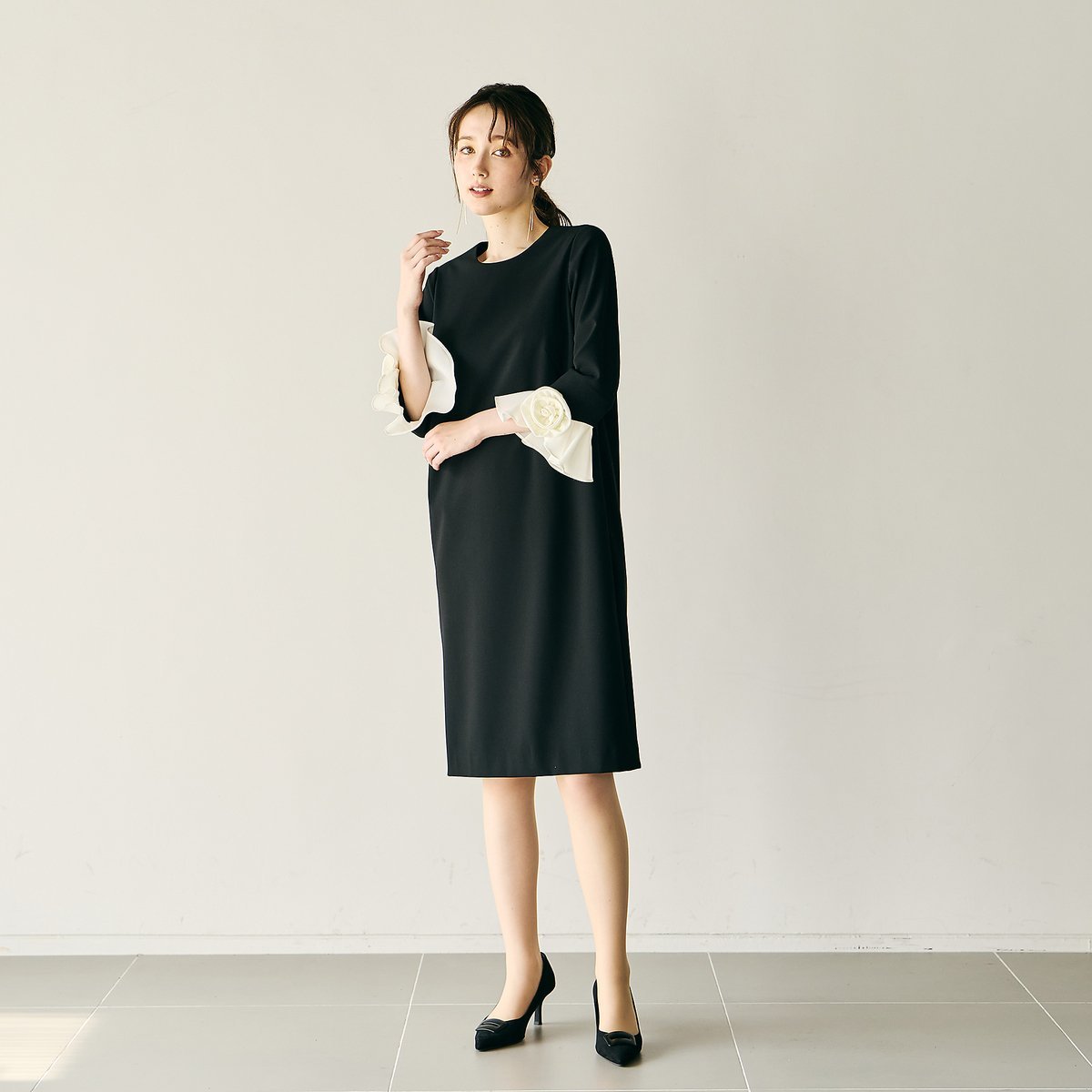 Audie a Muses フラワーモチーフ付スリーブワンピース ローズティアラ ワンピース・ドレス その他のワンピース・ドレス ブラック【送料無料】