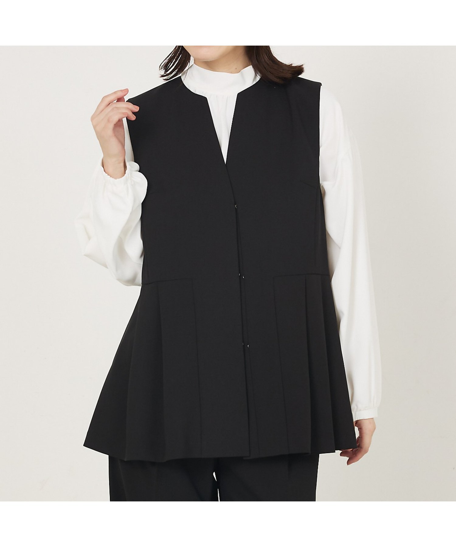 abahouse mavie 【エニデイカセット】タック切り替えジレ アバハウス マヴィ トップス その他のトップ..