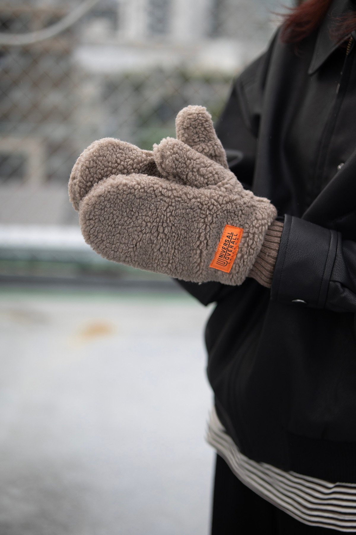 UNIVERSAL OVERALL UOボアミトン ユニバーサルオーバーオール ファッション雑貨 手袋 ホワイト ベージ..