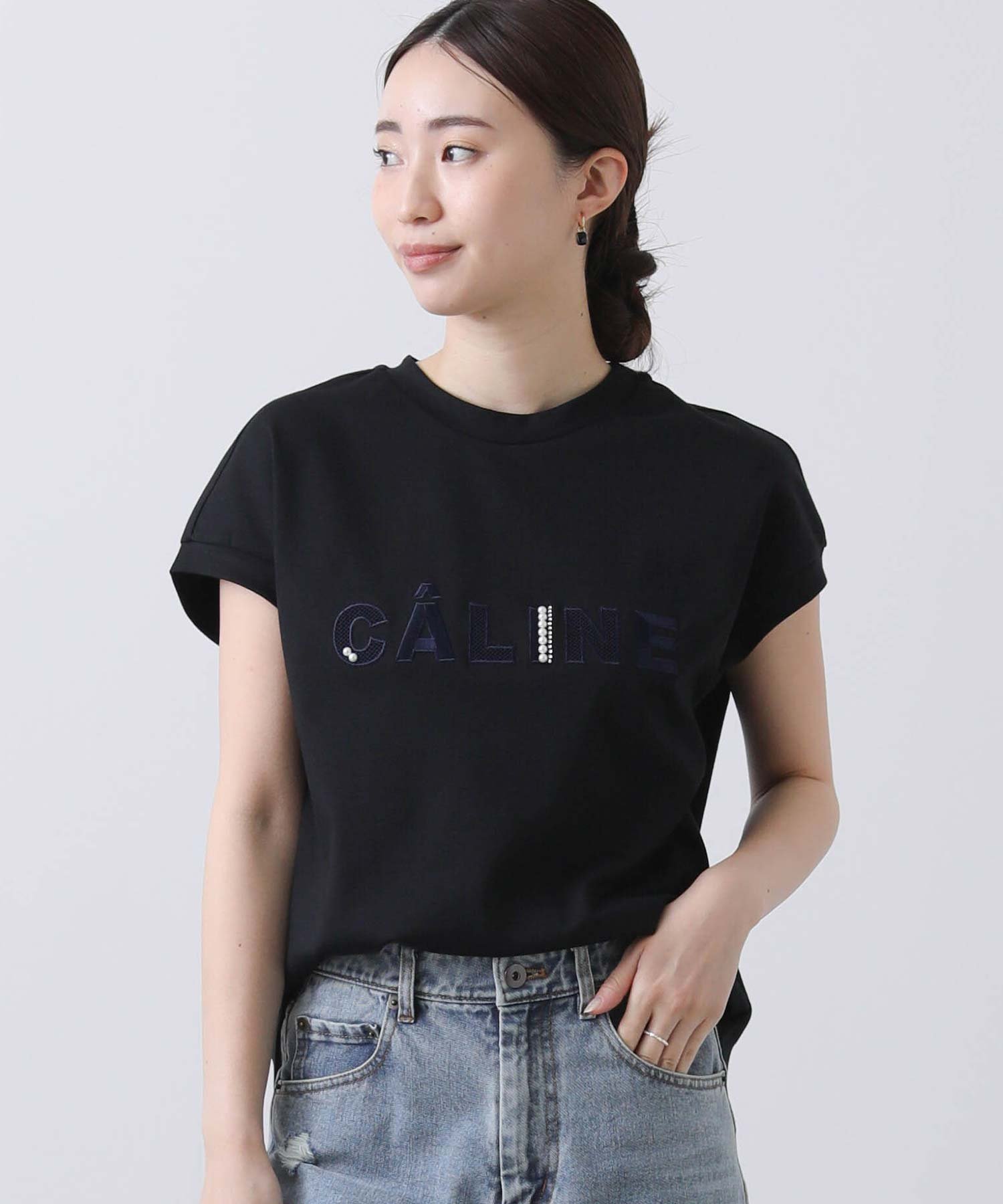 【SALE／20%OFF】Gready Brilliant 2_CALINE刺繍ロゴFR グレディブリリアン トップス カットソー・Tシャツ ブラック ホワイト【送料無料】のサムネイル