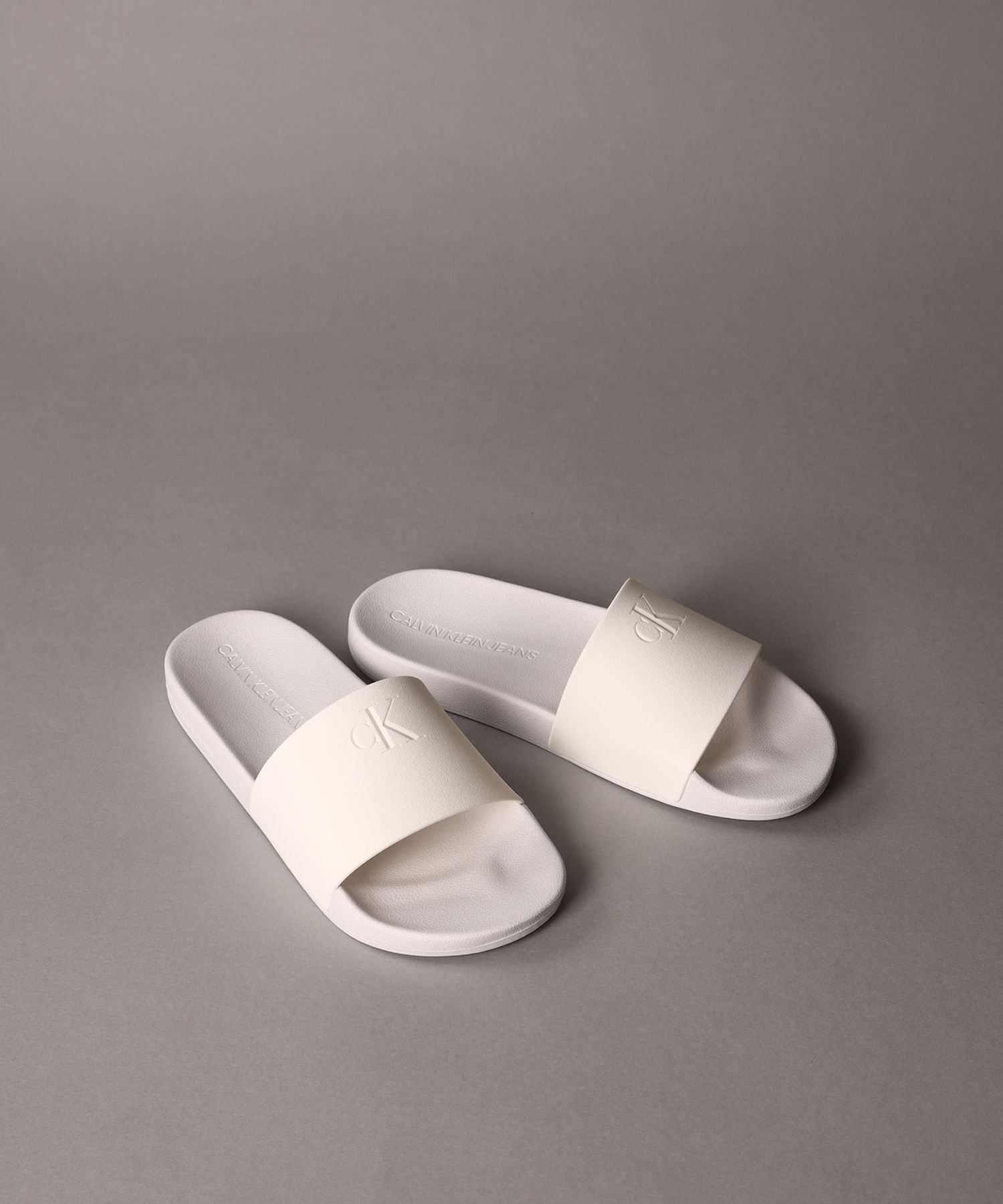 【SALE／30%OFF】Calvin Klein Jeans Accessory (W)【公式ショップ】 カルバンクライン スライドモノグラムサンダル Calvin Klein Jeans Accessory YW01715 カルバン・クライン シューズ・靴 サンダル ホワイト【送料無料】