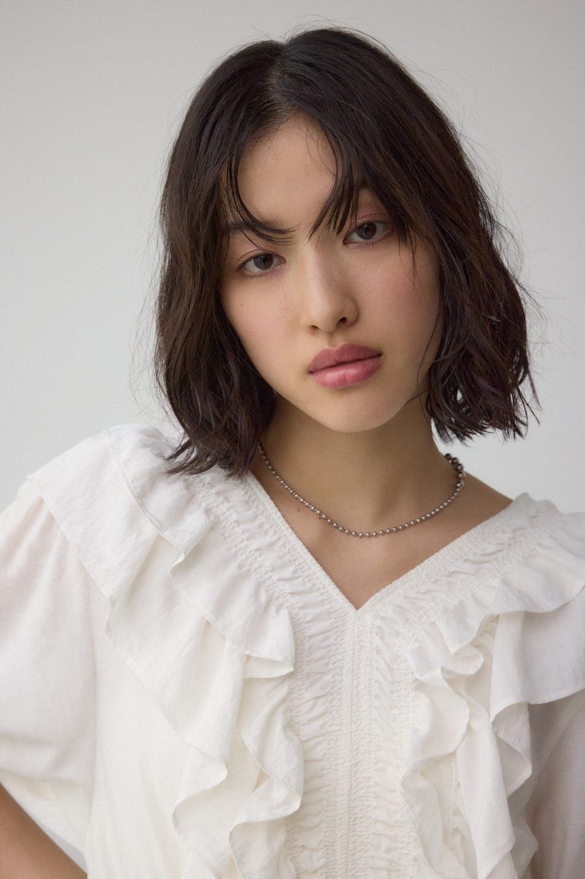 【SALE／20%OFF】AZUL BY MOUSSY ラッフルショルダーブラウス アズールバイマウジ...