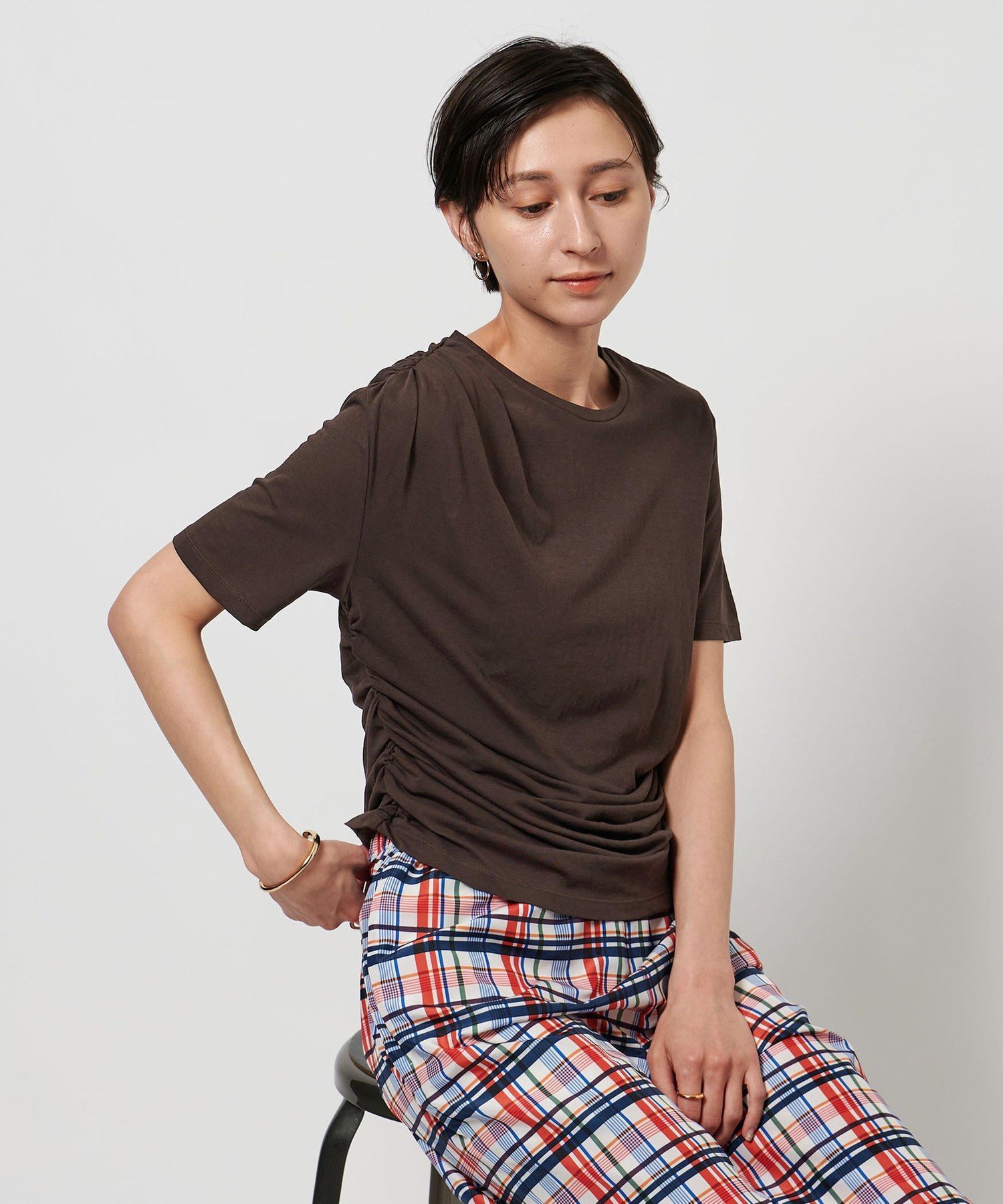 【SALE／30%OFF】UNITED ARROWS アシンメトリー ギャザー ショートスリーブカットソー ユナイテッドアローズ アウトレット トップス カットソー・Tシャツ ホワイト ブラウン ブラック【送料無料】