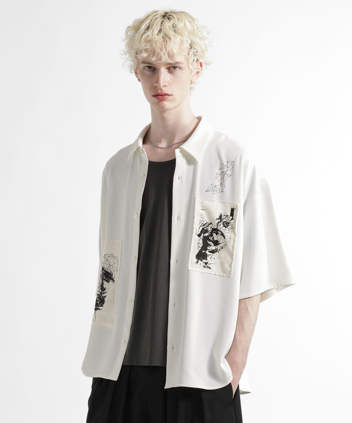 HARE ドローイングパッチシャツ ハレ トップス シャツ・ブラウス ブラック ホワイト レッド