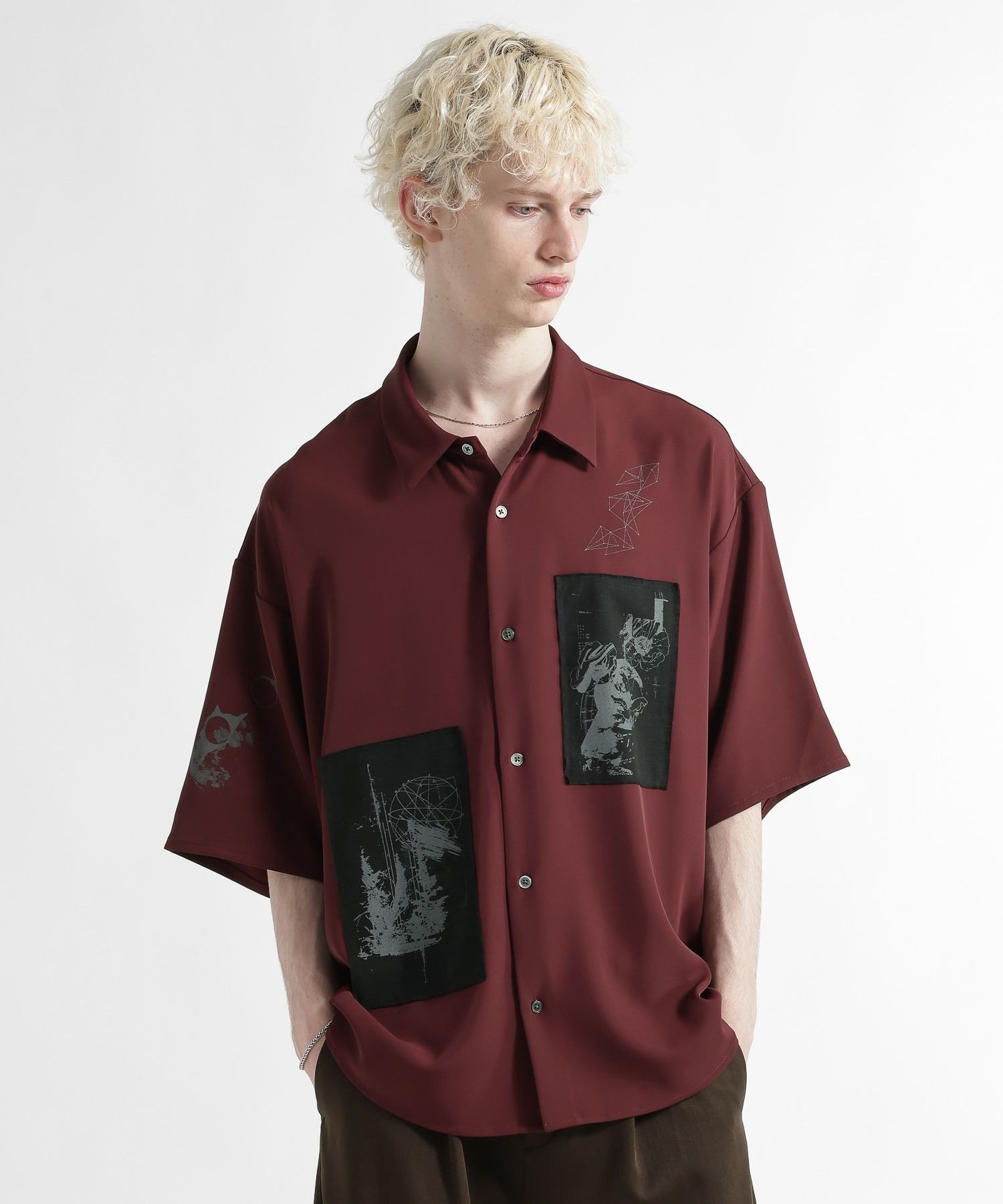 HARE ドローイングパッチシャツ ハレ トップス シャツ・ブラウス ブラック ホワイト レッド