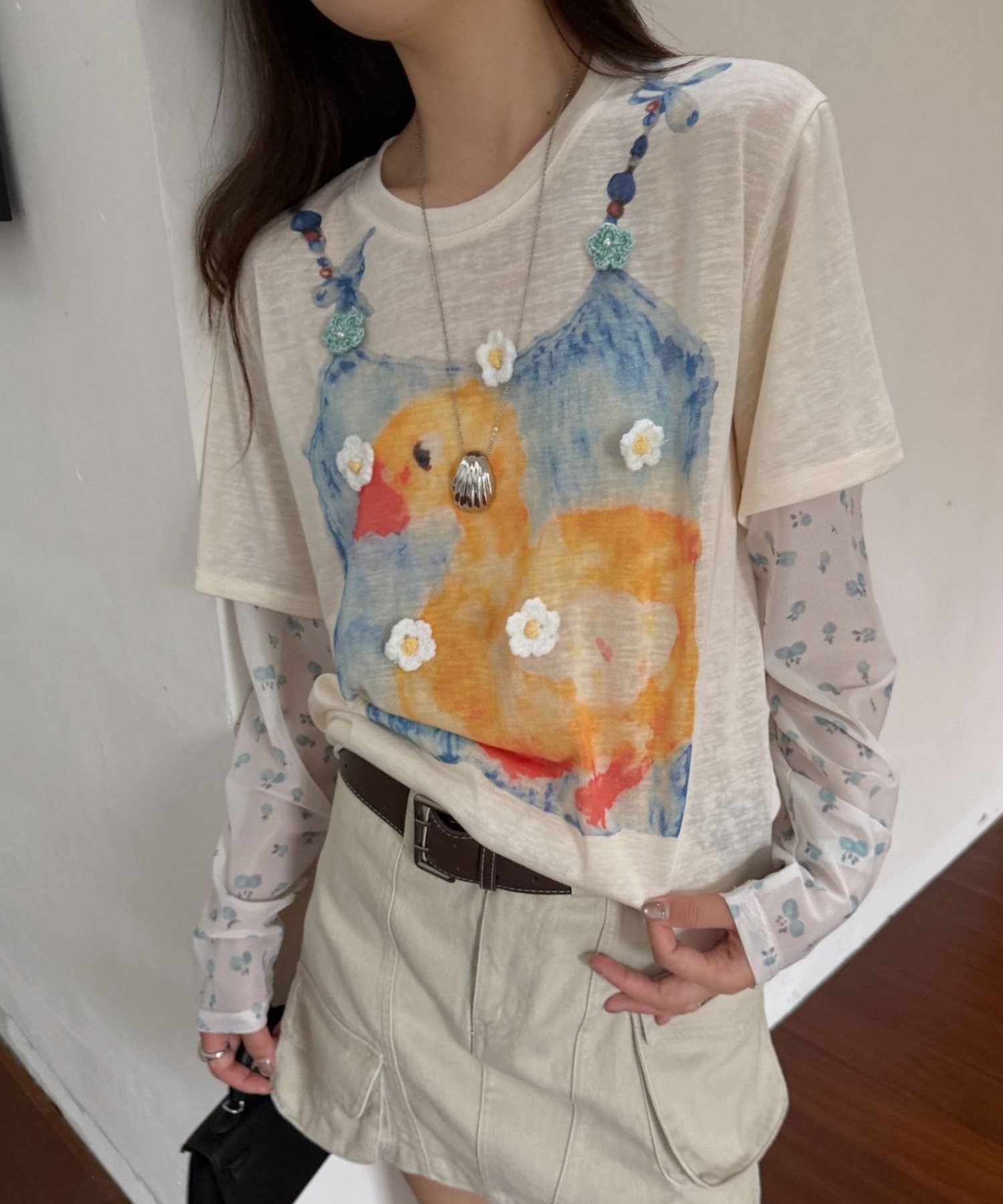 CHUN CHUN NOTES 26AW/フラワーモチーフ付き アヒルプリント フェイクレイヤードTシャツ ディアベル トップス カットソー・Tシャツ ホワイト