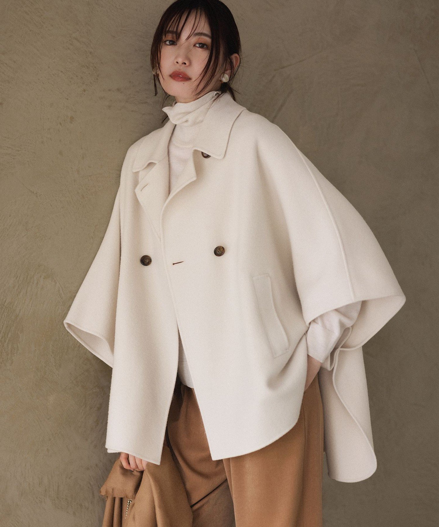 23区 【見上愛さん着用/Oggi12月号掲載】ウールライトリバー ポンチョシルエット コート ニジュウサンク ジャケット・アウター その他のジャケット・アウター ブラック ベージュ ブラウン【送料無料】