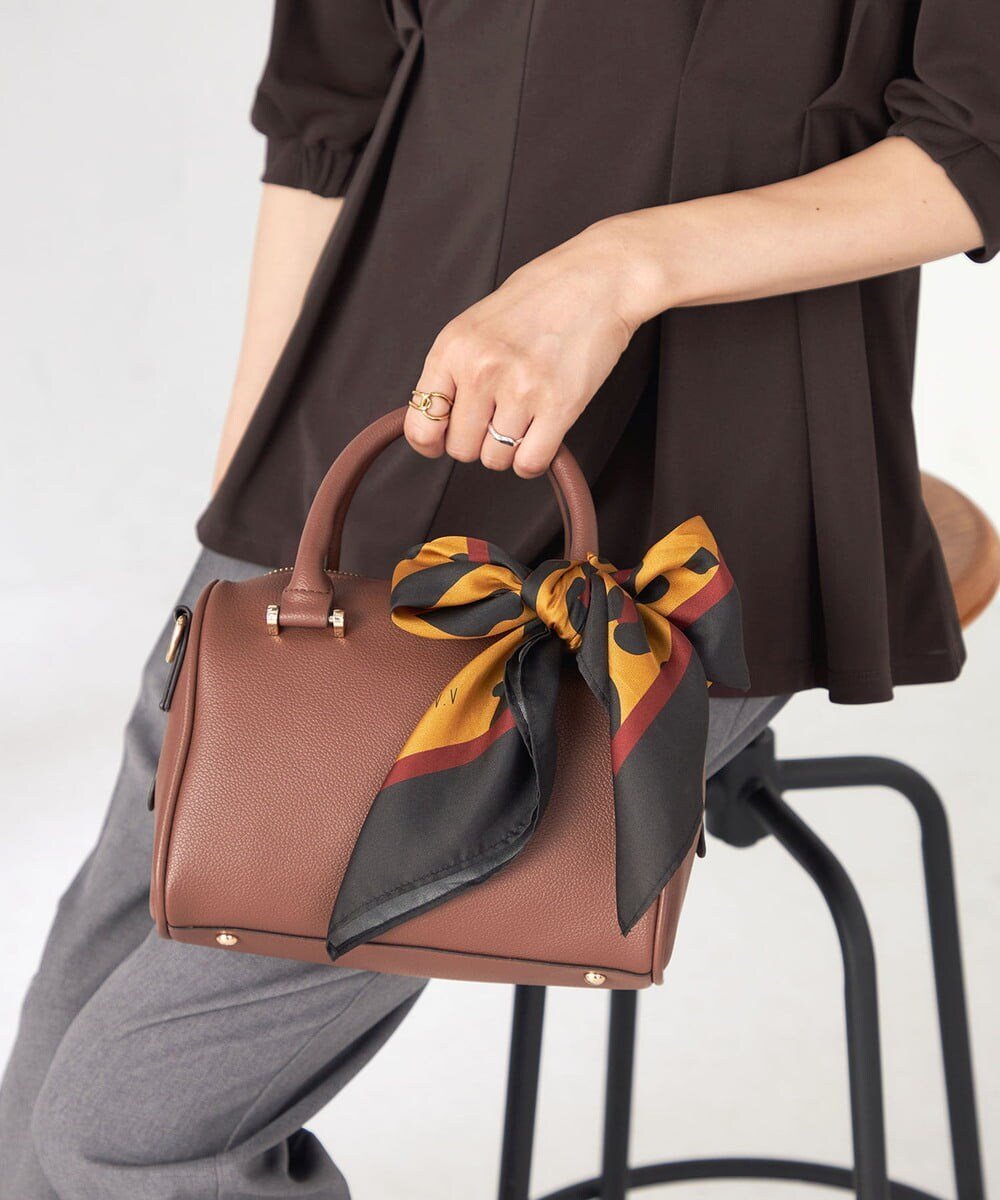 a.v.v シルクスカーフ アー・ヴェ・ヴェ ファッション雑貨 マフラー・ストール・ネックウォーマー ブラ..