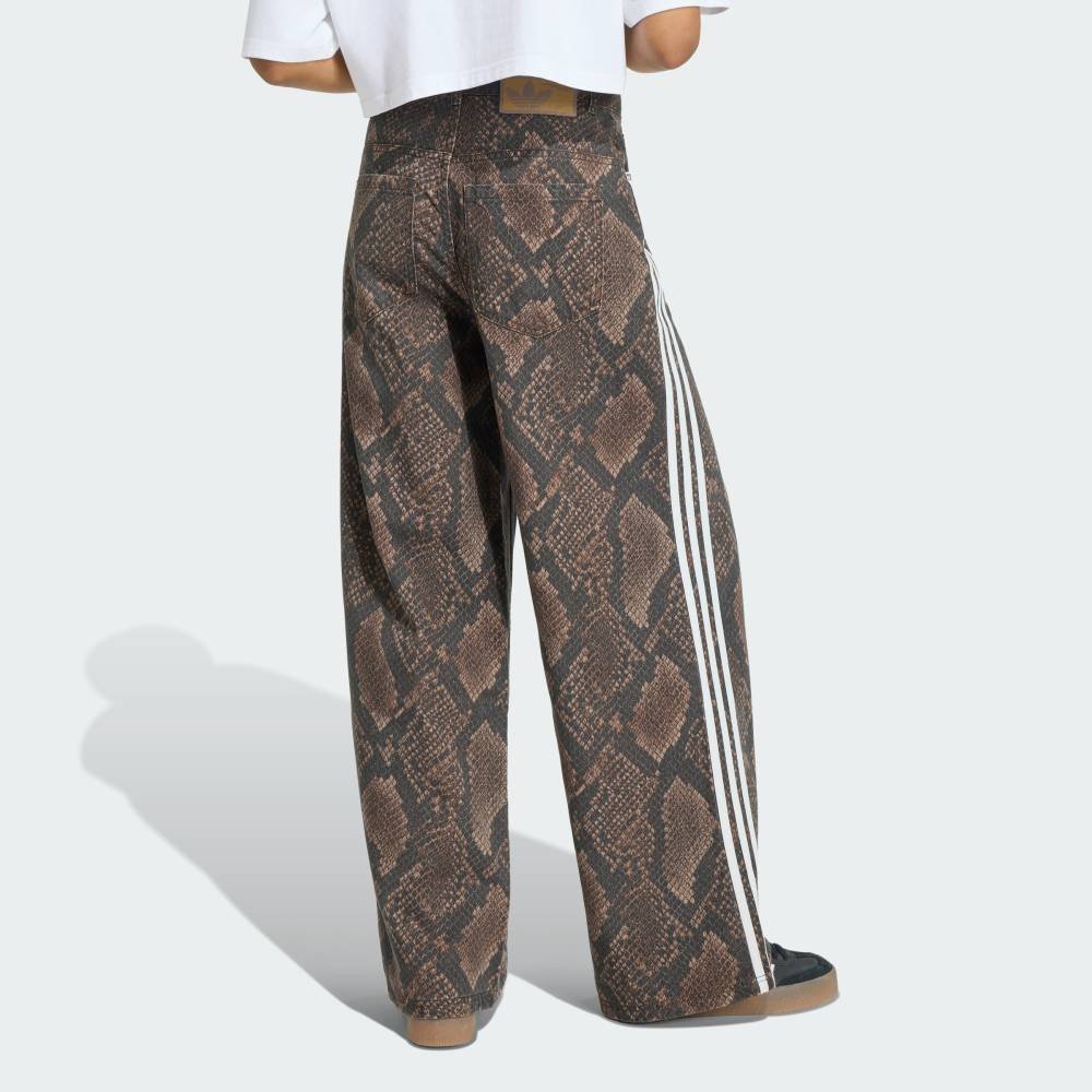 【公式】アディダス adidas 返品可 スネークプリント デニム ルーズ パンツ アディダス パンツ その他のパンツ ブラウン
