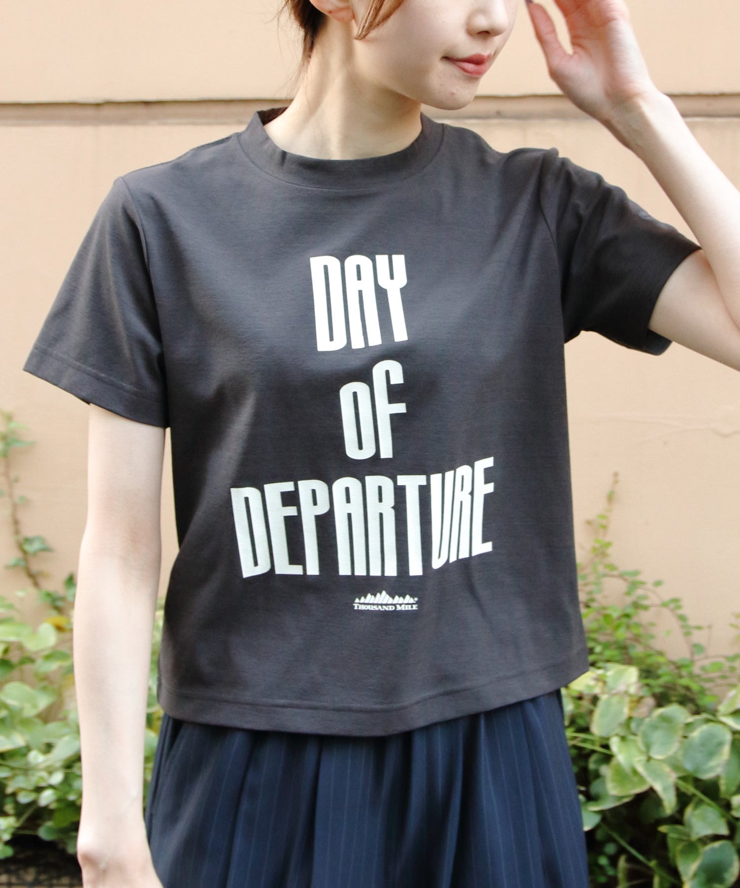 THOUSAND MILE THOUSAND MILE/(W)サウザンドマイル ショートスリーブコンパクトプリントTEE SHORT SLEEVE COMPACT PRINT TEE ステップス トップス カットソー・Tシャツ ブラック ブラウン ホワイト
