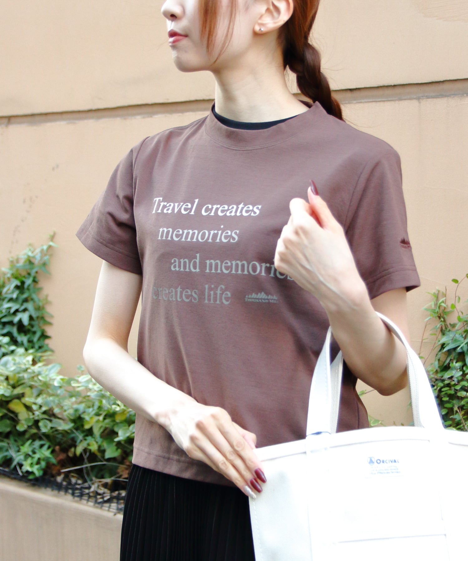 THOUSAND MILE THOUSAND MILE/(W)サウザンドマイル ショートスリーブコンパクトプリントTEE SHORT SLEEVE COMPACT PRINT TEE ステップス トップス カットソー・Tシャツ ブラック ブラウン ホワイト