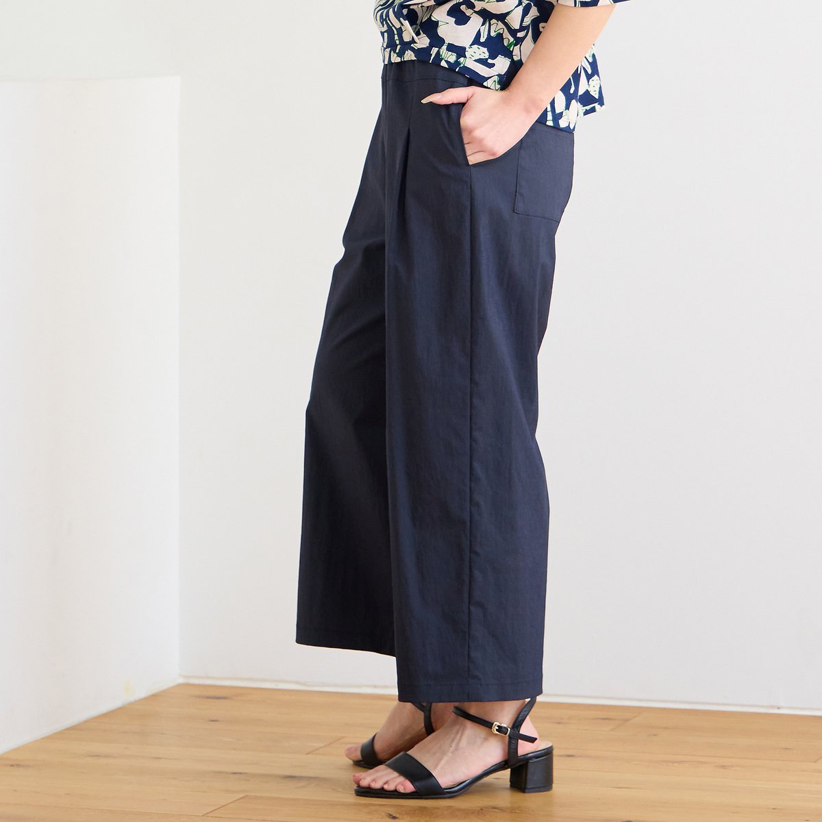 Liliane Burty Eclat 【洗える】ナイロンストライプクロップドパンツ リリアンビューティ エクラ パンツ その他のパンツ ネイビー カーキグリーン