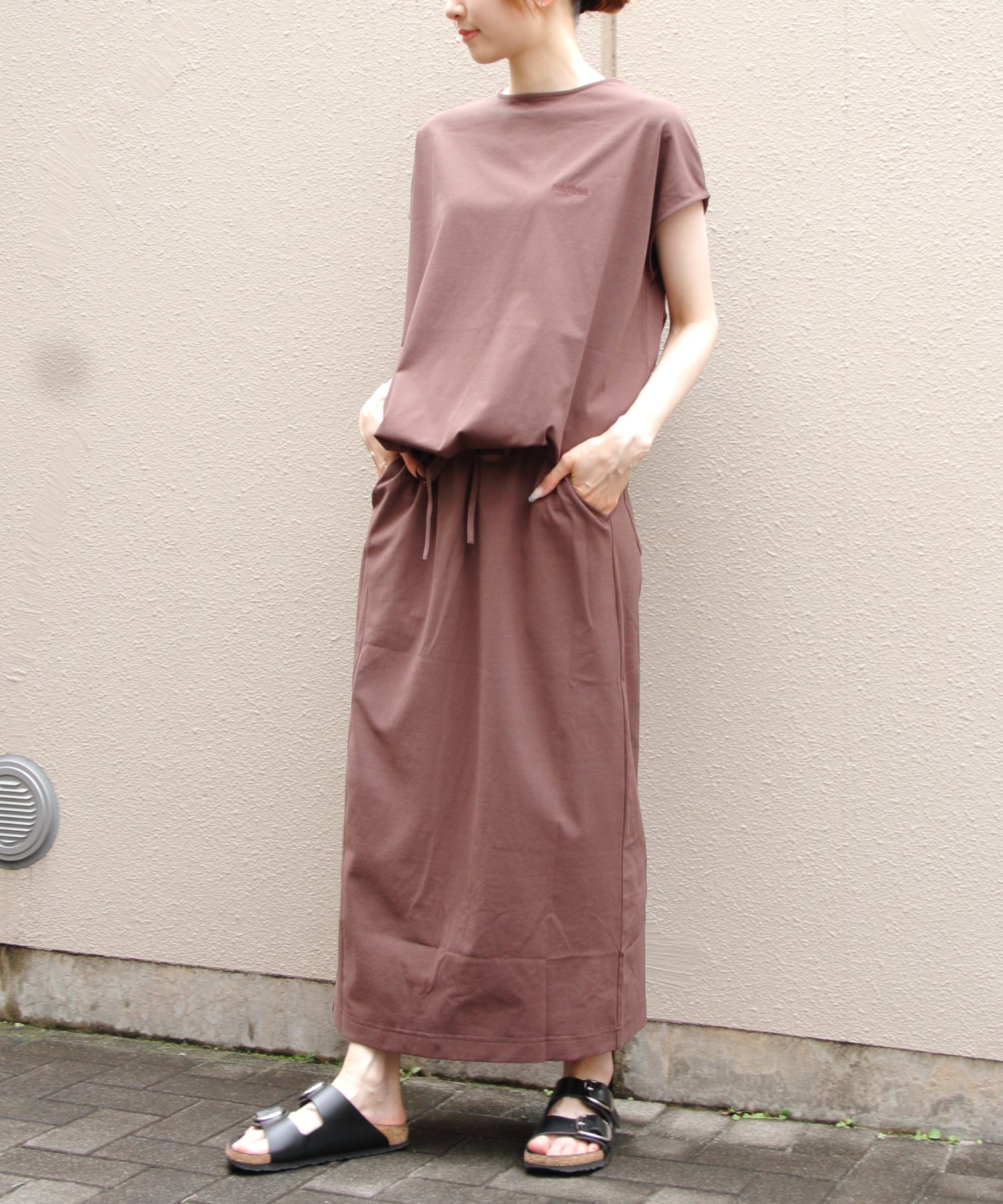 THOUSAND MILE THOUSAND MILE/(W)サウザンドマイル ギャザーヘムTEE&スカート セットアップ GATHERD HEM TEE & SKIRT SET ステップス トップス カットソー・Tシャツ ブラック ホワイト