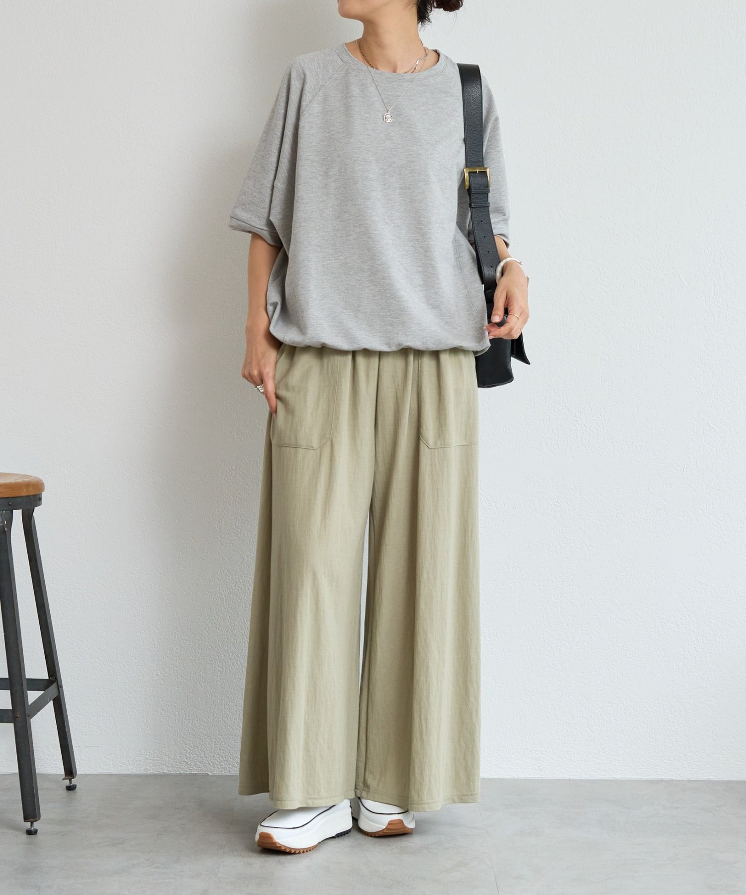 ドロストデザインプルオーバー ビアズリー トップス カットソー・Tシャツ グレー ブラック