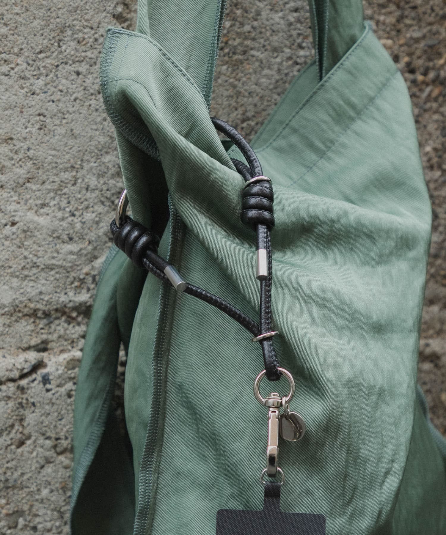 『一部別注カラー』ITTI CRISTY KNOT CODE CHARM アーバンリサーチ ファッション雑貨 チャーム・キーチェーン ブラック