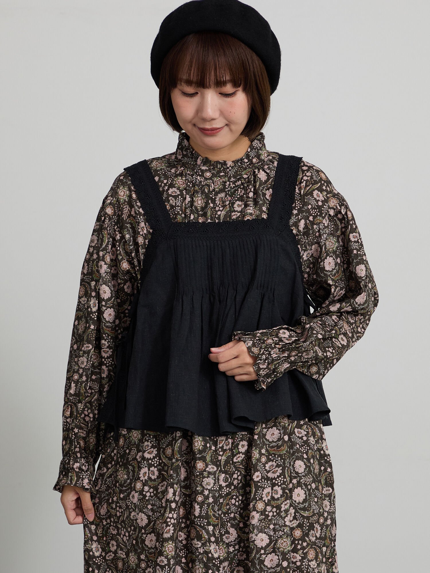 【SALE／50%OFF】Samansa Mos2 ピンタックレースビスチェ サマンサモスモス ジャケット・アウター ダウンジャケット・ダウンベスト ベージュ ブラウン ブラック