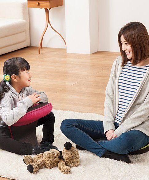 BACKYARD FAMILY 背筋がGUUUN 美姿勢座椅子 コンパクト ローラ インテリア・生活雑...
