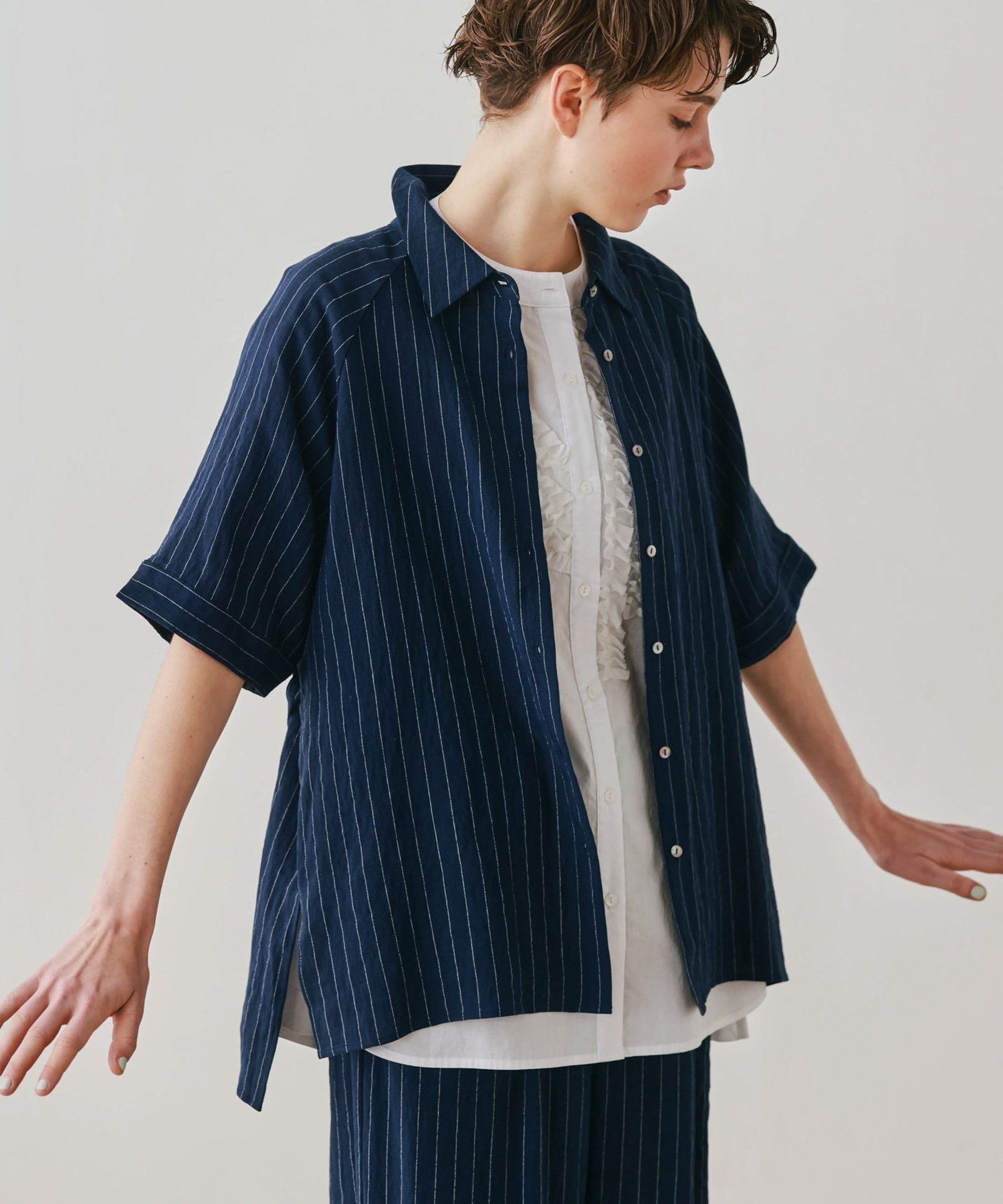 KELEN 「KELEN / ケレン」リネン混ピンストライプシャツ ビーアパートメント トップス シャツ・ブラウス ブラウン ネイビー