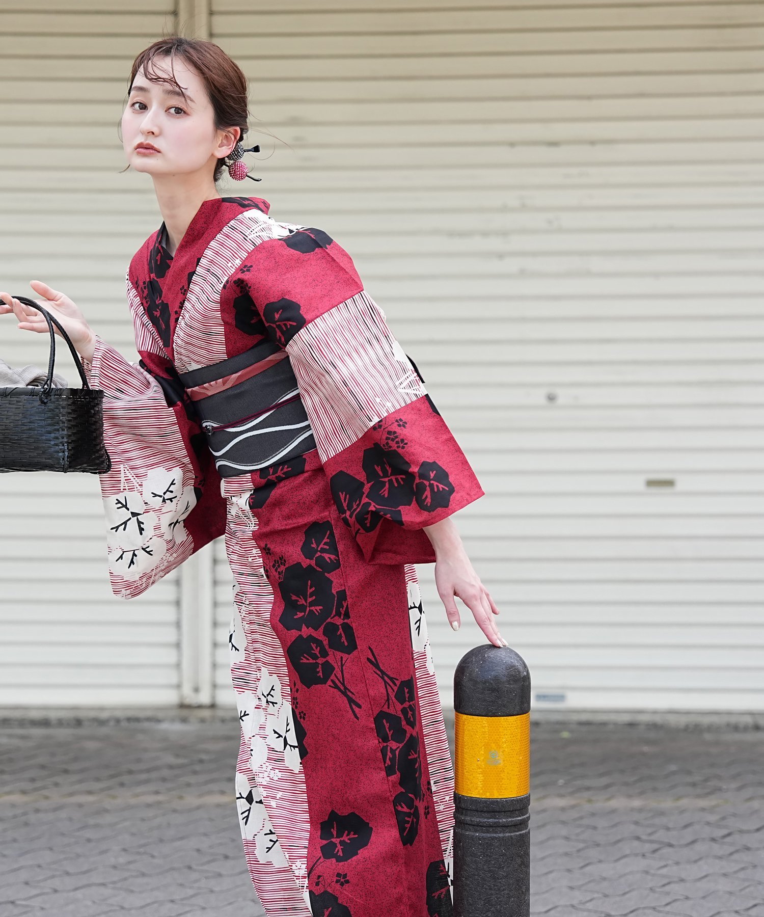 utatane utatane 浴衣 3点セット 赤と黒の縞々染め分け石蕗 Fサイズ ウタタネ 着物・浴衣・和装小物 浴衣【送料無料】