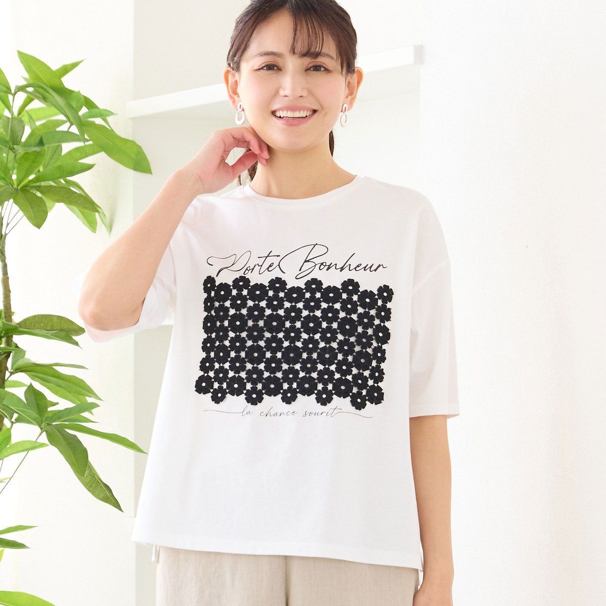 LOBJIE 【洗える】フラワーレースつきTシャツ ロブジェ トップス カットソー・Tシャツ グレー ホワイト