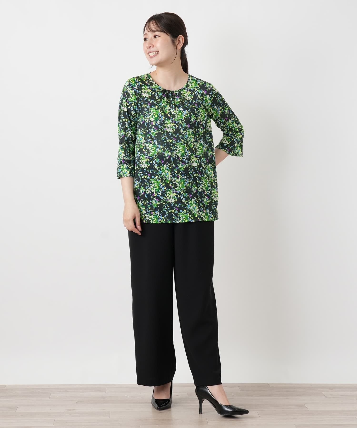 Leilian プリントクルーネックカットソー【Leilian WHITE LABEL】 レリアン トップス カットソー・Tシャツ ピンク カーキグリーン